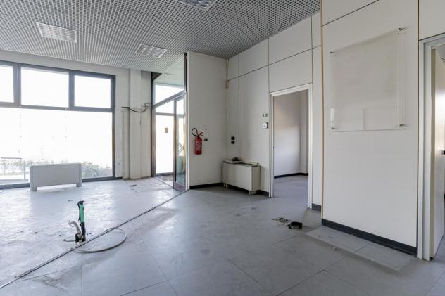 Oltre 3 vetrine in affitto a Sassuolo - Foto 7