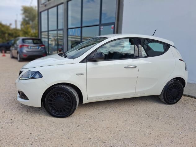 Lancia Ypsilon 1.0 FireFly 5 porte S&S Hybrid Silver Plus - Foto 3