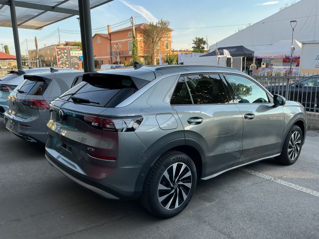 VOLKSWAGEN T-ROC 1.5 eTSI LIFE 115 CV DSG - 2026 - Foto 3