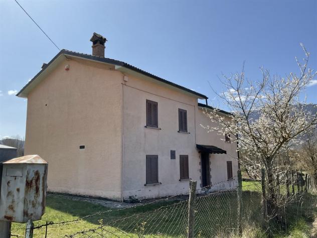 Leonessa frazione Vallunga indipendente mq 220 mq 17.000 terreno seminativo