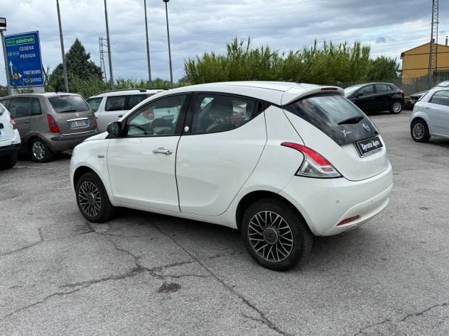 Lancia Ypsilon 0.9 TwinAir 85 CV 5 porte Metano Ecochic Gold - Foto 3
