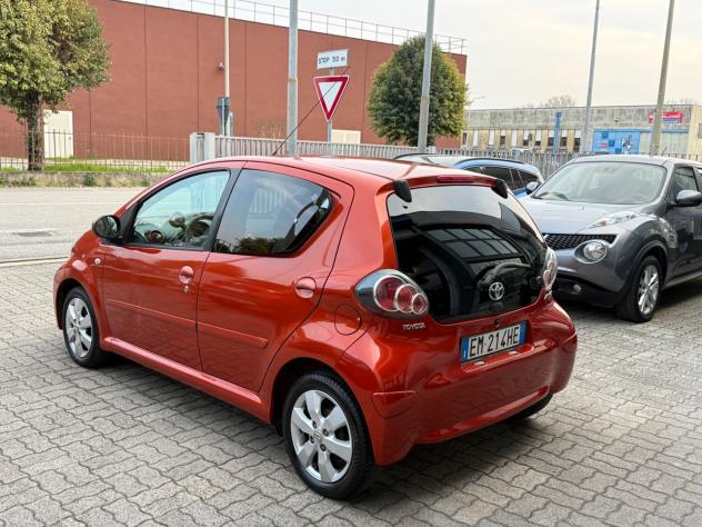 Toyota Aygo 1.0 12V VVT-i 5 porte Tobasco - Foto 2