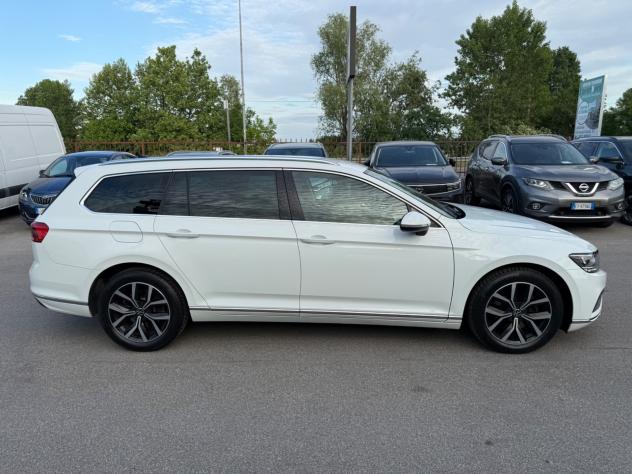 Volkswagen Passat Variant 2.0 TDI SCR 200 CV DSG Executive - Foto 5