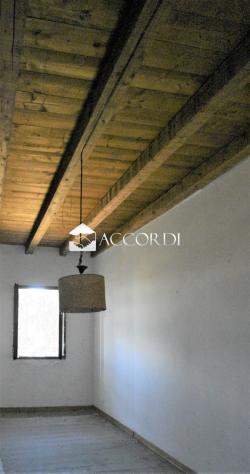 Rustico di importanti dimensioni da ristrutturare, ambientato nella tranquillità della campagna in località del Comune di Godega di Sant'Urbano - Foto 2