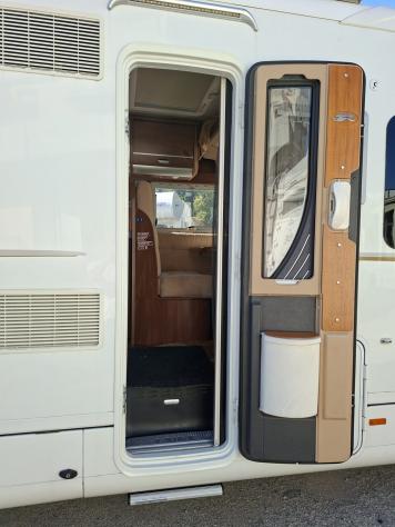 MOTORHOME LAIKA DUCATO SEMIDINETTE GARAGE BASCULANTE CLIMATIZZATORE FOTOVOLTAICO CAMPEGGIO CAMPER USATI GENERALI 1407 - Foto 5