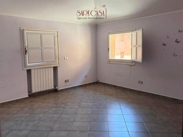 Appartamento disposto su due livelli in posizione centrale - Foto 10
