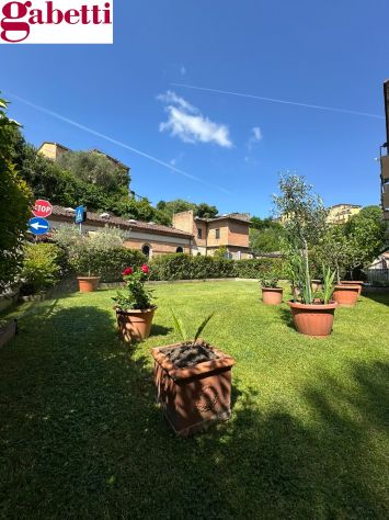 Rif. S2692 - Siena Camollia – zona Le Lupe - Giardino e posto auto