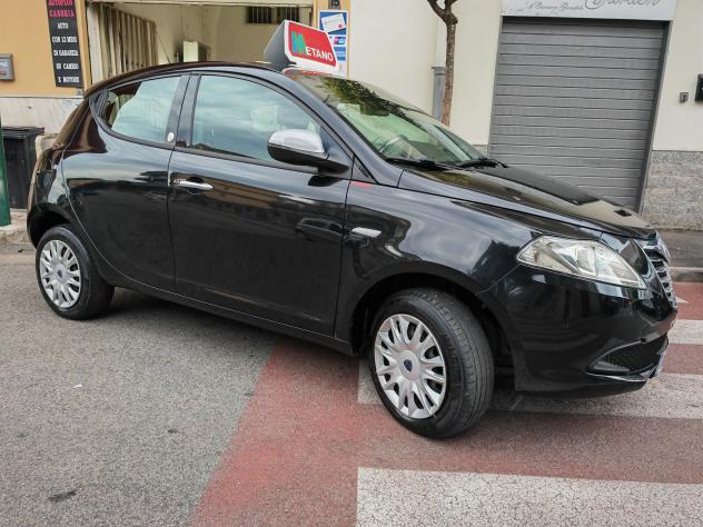 LANCIA YPSILON 0.9 ECOCHIC GOLD CV84 KW62 - Foto 2