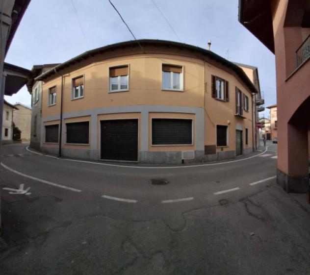 Immobile di 112 m² con 2 locali in vendita a Gazzada Schianno