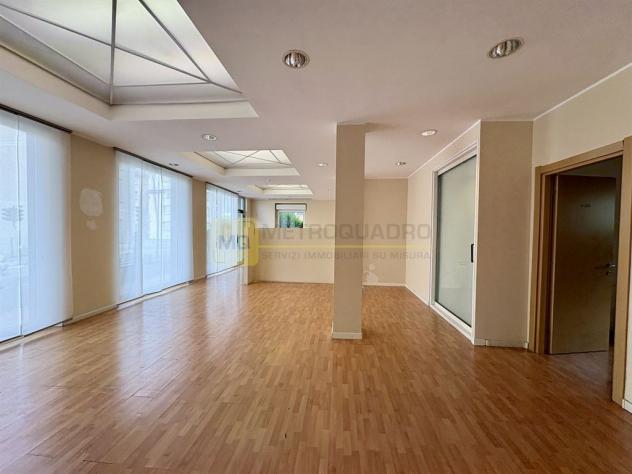 Negozio 4 locali - Rif. NegozioBelledo