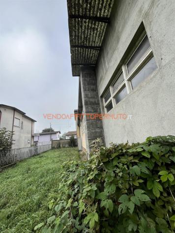 MAGAZZINO CON NEGOZIO-UFFICIO ED AREA DI PERTINENZA - Foto 2