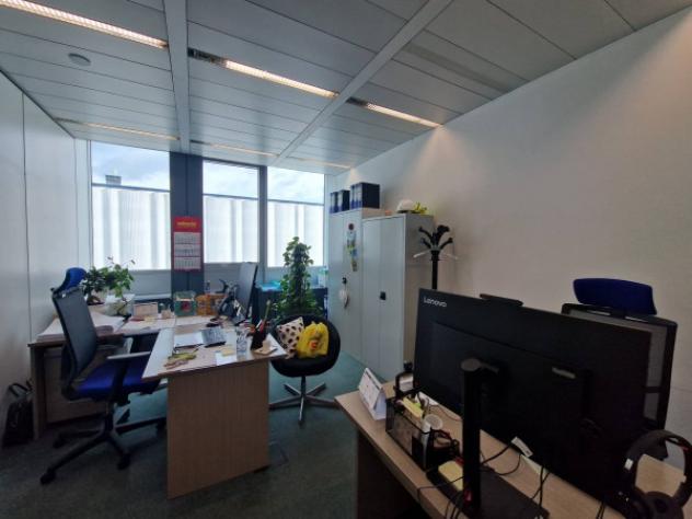 Immobile di 455 m² con più di 5 locali in affitto a Limbiate - Foto 9