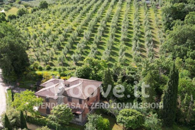 Rustico / Casale di 440 m² con più di 5 locali e box auto in vendita a Montepulciano - Foto 13
