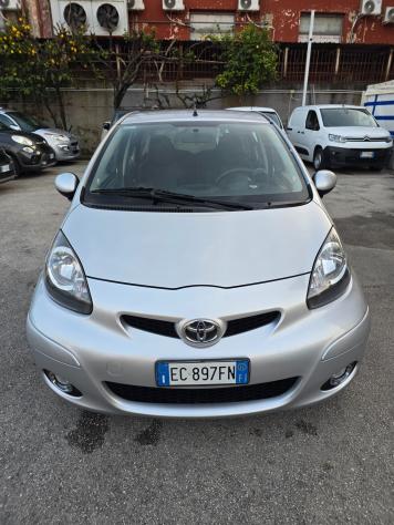 Toyota Aygo 1.0 12V VVT-i 5 porte Sol Connect MMT - Foto 3