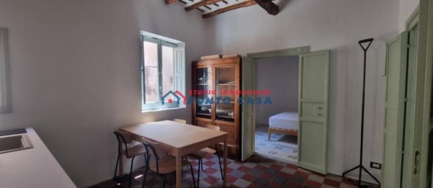 CENTRO STORICO – Via delle Arti, 2° piano s.a., appartamento 3 vani+accessori arredato. Ottime condizioni e contesto. Euro 900 CL E