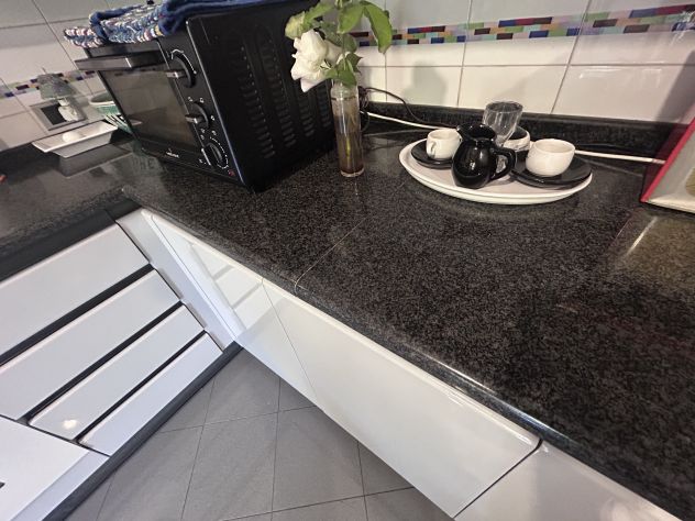 Prestigiosa cucina Snaidero con forno, piano cottura, tavolo e sedie - Foto 6