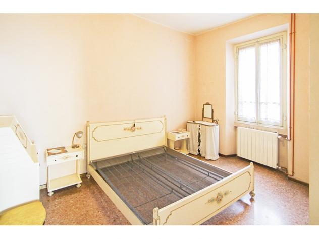 PORZIONE DI CASA DI CORTE CON BOX E LOCALI ACCESSORI - Foto 6