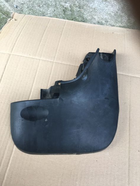 Paraspruzzi Anteriore DESTRO / DX Nissan Terrano II / 2 2.7 Tdi serie R20