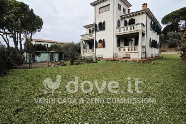 Villa di 390 m² con più di 5 locali in vendita a Castiglione del Lago