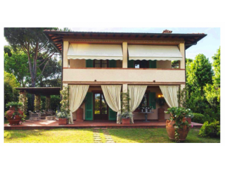 Villa in affitto a Forte dei Marmi 240 mq  Rif: 1045707