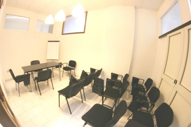 Domiciliazione legale incluso ufficio arredato, sala riunioni o postazione di lavoro 99 mese - Foto 4