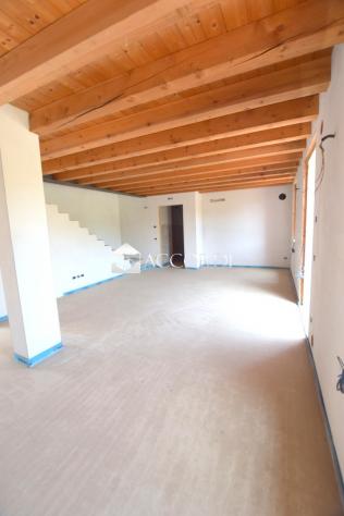VILLA A SCHIERA di 6 vani e di 178 mq (VOLPAGO DEL MONTELLO) rif. PS108