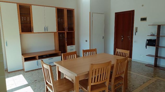 Trilocale arredato con lunga balconata e cantina - Foto 4