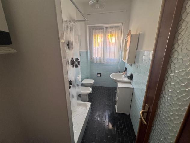 Nella zona di ponente a pochi passi dal mare e dai servizi alloggio di mq. 70 circa , primo piano, da ristrutturare - Foto 9