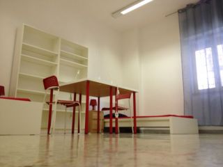 Fuorigrotta: due camere singole per studenti