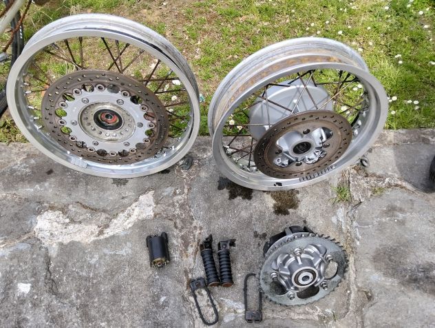 CerchiTriumph Thruxton 900 Efi/carb Anteriore 19 e Posteriore 17 - Foto 3