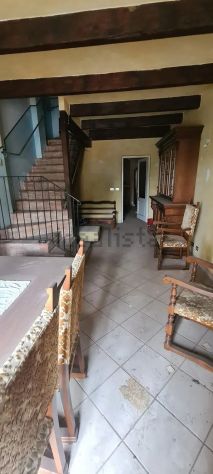 Porzione di RUSTICO libero su 3 lati con GIARDINO privato grande recintato - Foto 3