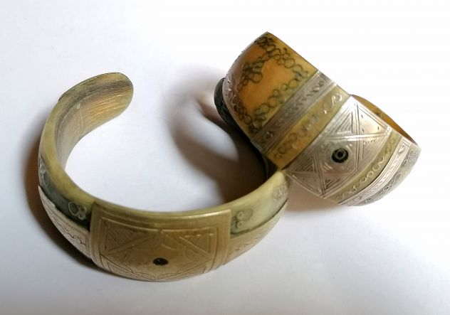 COPPIA RARI ANTICHI BRACCIALI TRIBALI TUAREG IN CORNO E ARGENTO. - Foto 4