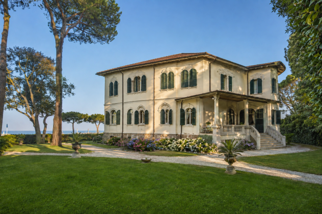 Villa in vendita a Roma Imperiale - Forte dei Marmi 300 mq Rif: 1431848
