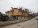 2056/FONTANELLE Casa indipendente di mq 300 su due livelli con giardino di  &hellip;