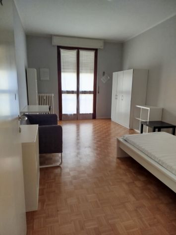 STANZA SINGOLA TUTTO INCLUSO PARMA CENTRO STORICO - Foto 2