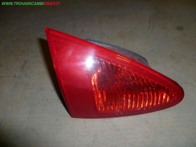 FANALE POST.S.(parte int.) PLASTICA ROSSA ALFA ROMEO 147 (937-W8) Parti elettriche Fanaleria Fanali Fanale post. sx. ALFA ROMEO - 147 - 01-08-2000