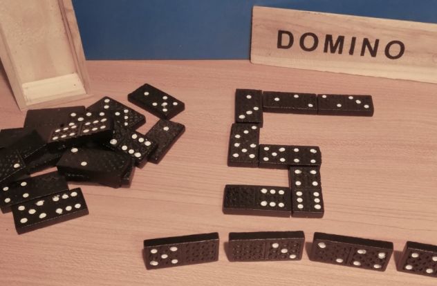 DOMINO gioco da Tavolo in Scatola di Legno 28 Tessere NERE - Foto 5