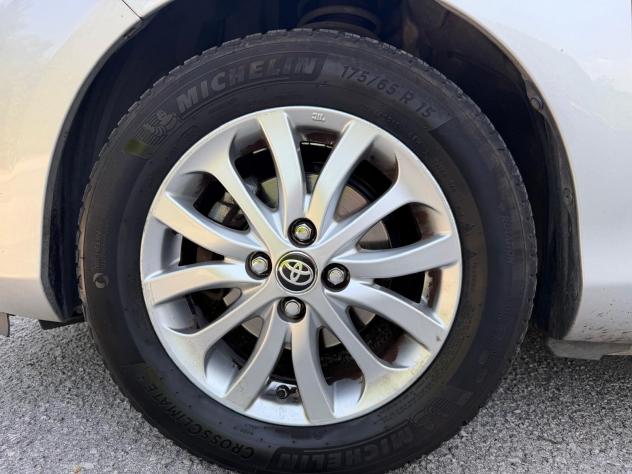 Toyota Yaris 1.0 5 porte Lounge ANDROID AUTO - Foto 6
