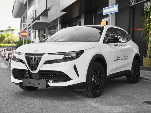 Alfa Romeo Junior Junior 1.2 145 CV Hybrid eDCT6 - Foto 2