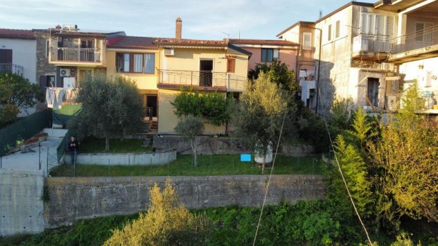 DUPLEX CON INGRESSO INDIPENDENTE E GIARDINO IN PAESE A RUTINO