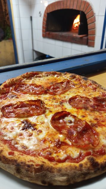 CERCASI Pizzaiolo/a per stagione breve 2026