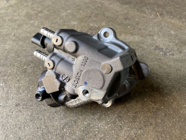 Pompa iniezione Bmw Serie1 118d E87 del 2008 (0445010506) - Foto 2