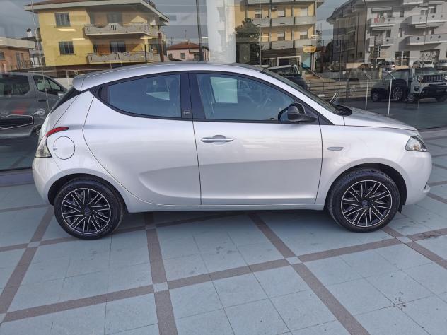 Lancia Ypsilon 1.0 FireFly 5 porte S&S Hybrid Gold - Foto 4