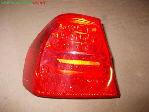 FANALE POST. PARTE EST. S. CON LUCE A LED ROSSA MOD. AMERICA BMW Serie 3 E90 4 porte  Parti elettriche  Fanaleria  Fanali  Fanale post. sx. BMW - Seri