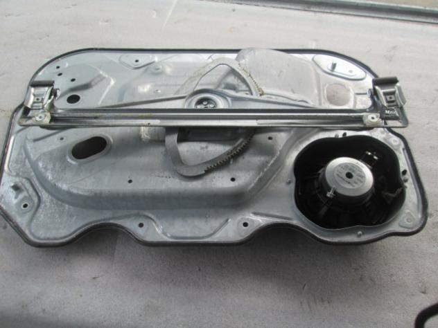 1738646 MECCANISMO ALZACRISTALLO ELETTRICO PORTA ANTERIORE DESTRA FORD FOCUS 1.6 D 66KW 5M 5P (2007) RICAMBIO USATO
