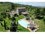 Rustico / Casale di 500 m² con più di 5 locali in vendita a Radicofani