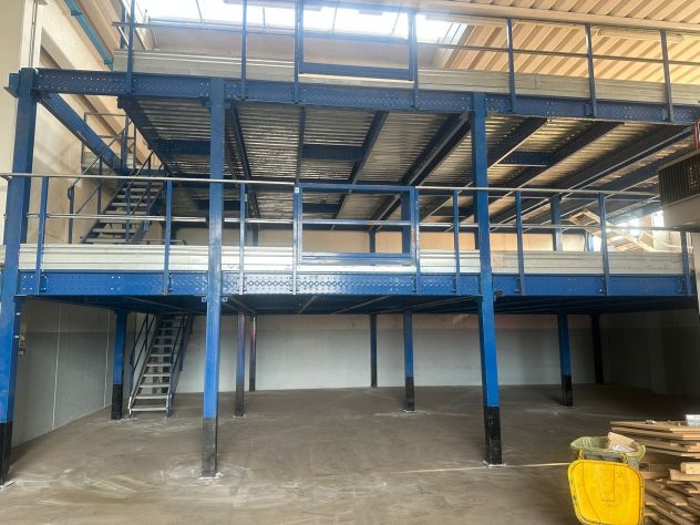 Scaffali metallici