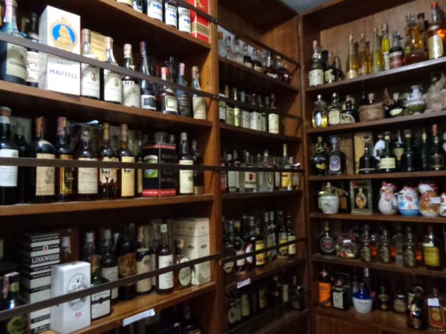 Ritiro vecchie bottiglie  di Liquori distillati Whisky Cognac Chartreuse Bourbon