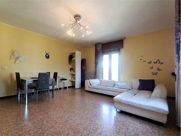 V000462 - APPARTAMENTO CON 3 CAMERE, BOX E SOLAIO - Foto 2