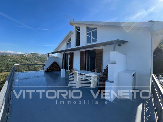 Appartamento al piano 1° con ingresso indipendente, ampia terrazza e sottotetto - Foto 7